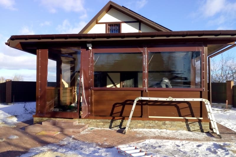 Веранда з прозорими ПВХ шторами